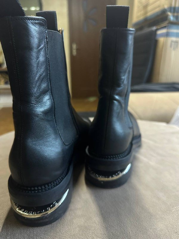 Ботинки Alexander Wang, Костюм SACOOR, велосипед, плита электронная, офисные стулья 3