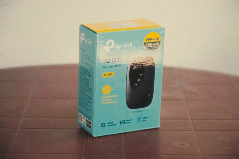 TP-Link M7000 — портативный 4G роутер 1