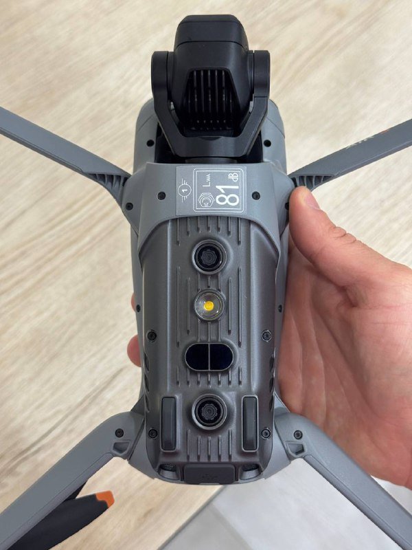 Дрон DJI Air 3 с тремя батареями и хабом 6