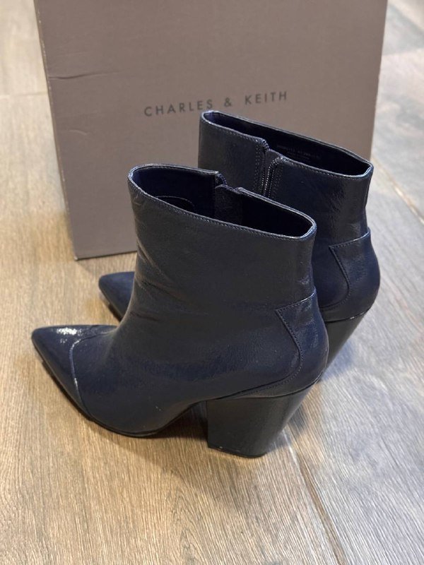 Лакированные темно-синие казаки Charles&Keith 40 размер 3