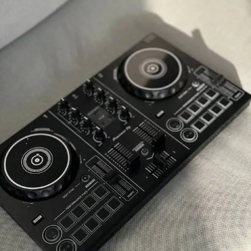 Pioneer DDJ-200 DJ controller