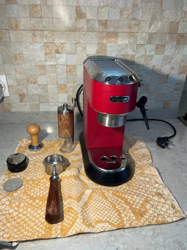 Кофеварка DeLonghi Dedica EC 685 с аксессуарами