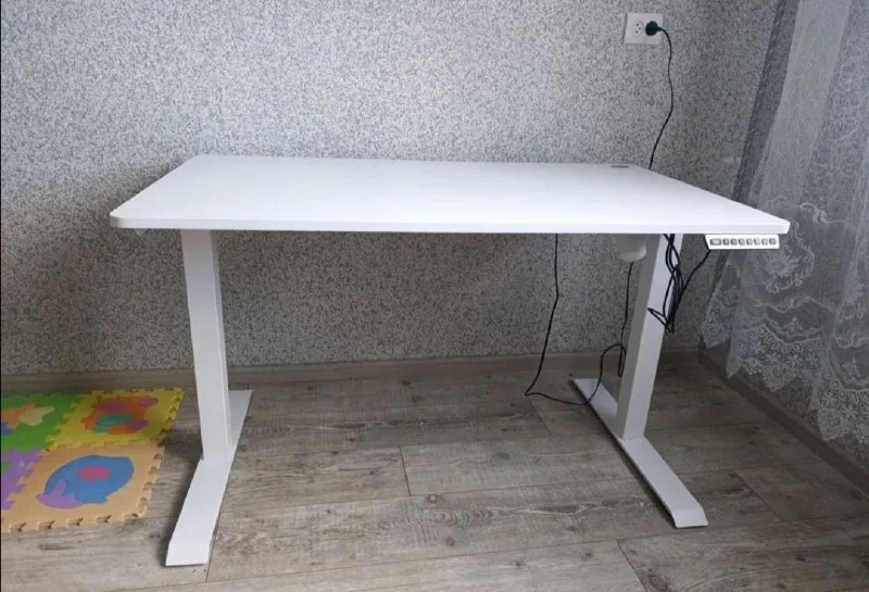 Стол E-TABLE UNIVERSAL с регулировкой высоты 1