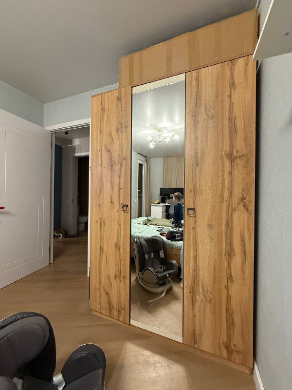 Шкаф вместительный в комнату