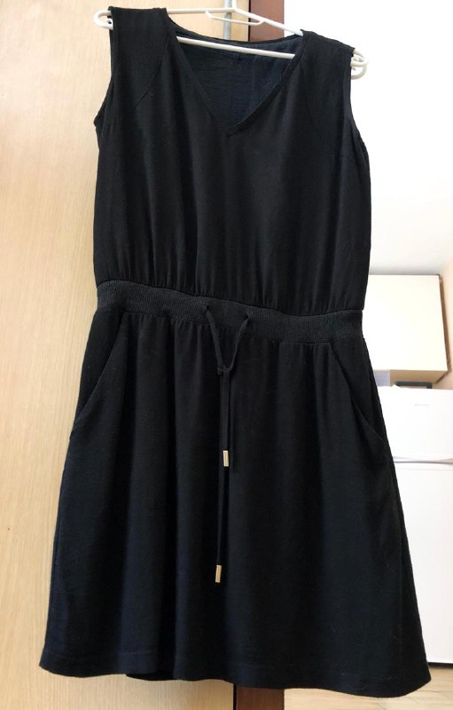 Черное платье Stradivarius S/XS с поясом