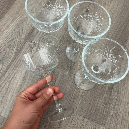 Бокалы для шампанского и вина