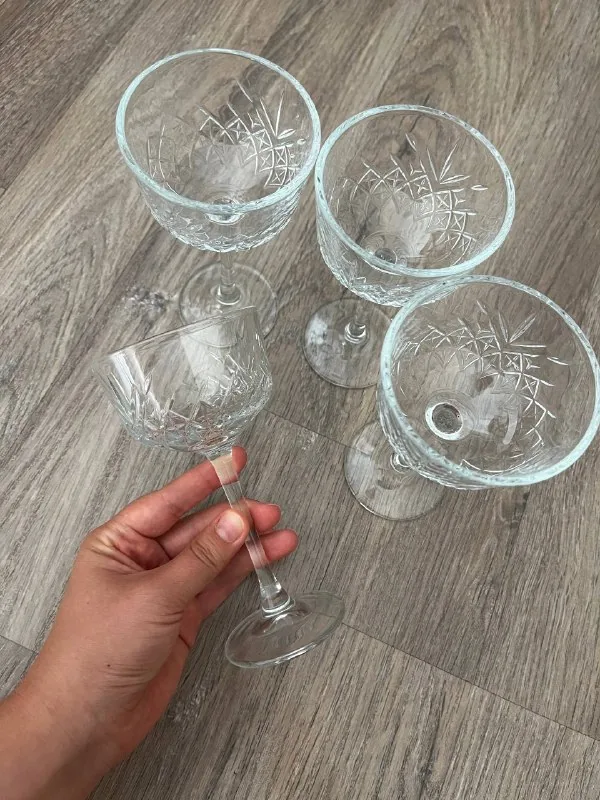 Бокалы для шампанского и вина