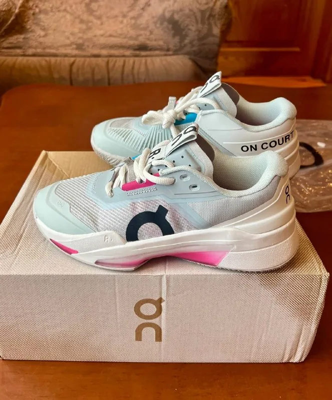 Tennis shoes 1