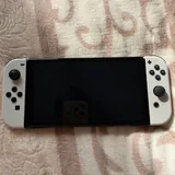 Nintendo Switch OLED с двумя парами контроллеров и чехлами 3