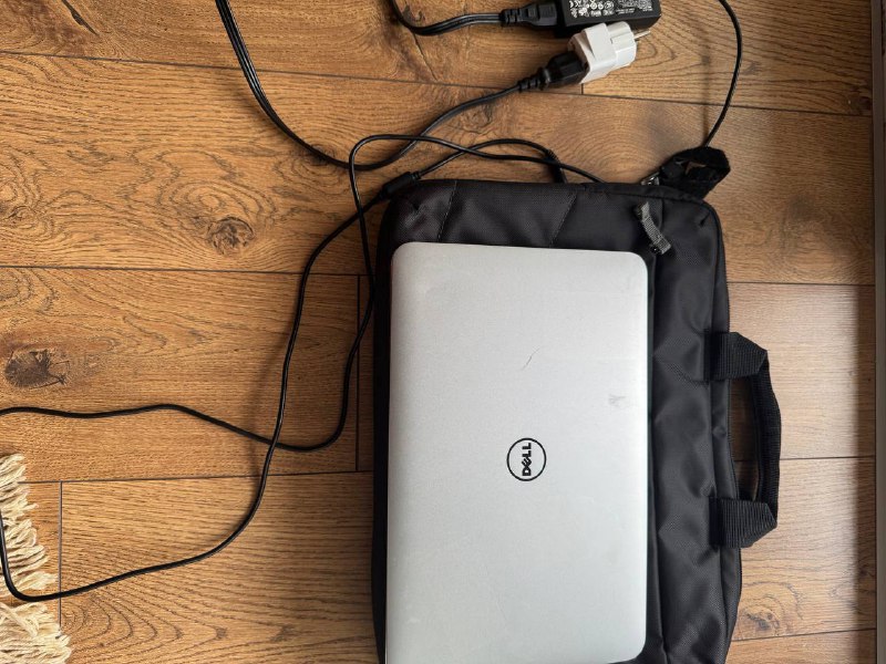 Apple AirPods 2, ноутбук Dell XPS, микрофон-петличка BOYA M1 2