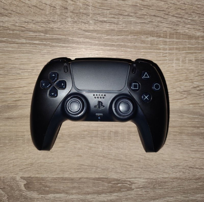 контроллер DualSense, игры Hogwarts Legacy, Street Fighter 6, Mortal Kombat 11 Ultimate, Need for Speed Unbound 3