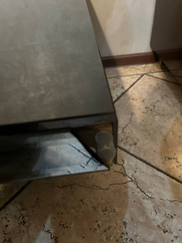 Стол с двумя ящиками с небольшими дефектами 4