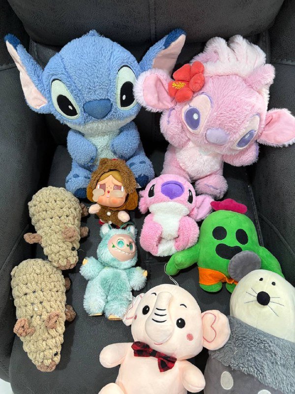 Игрушки: скейт, фигурка Йода, чемодан, плюшевые игрушки 8