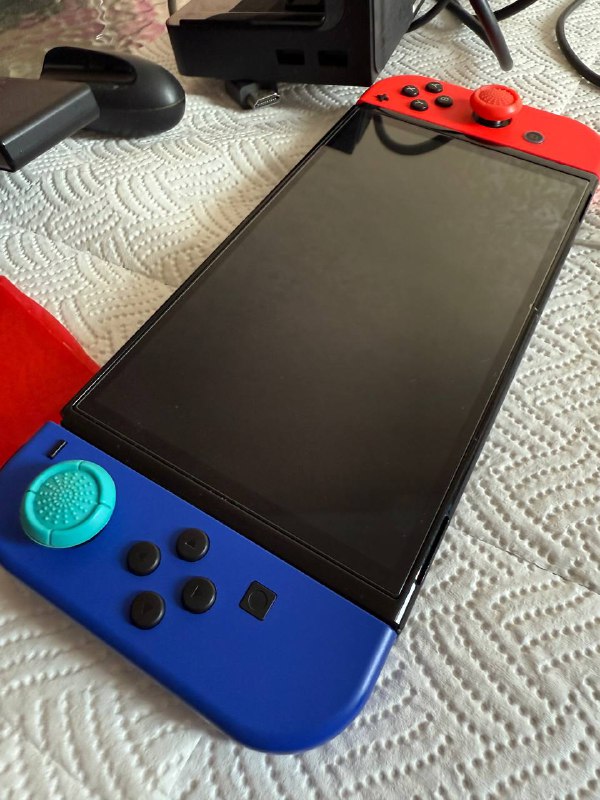 Nintendo Switch Oled с играми Mario Kart, Zelda, Splatoon, Crash Bandicoot 3