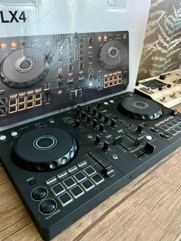 DJ контроллер DDJ FLX 4