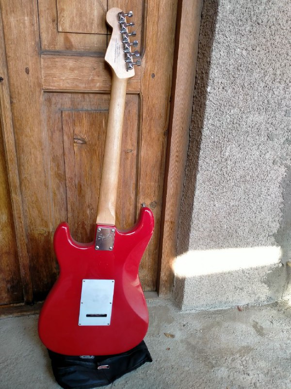 Китайский Stratocaster Squier Bullet с комплектующими 2