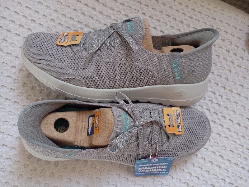 Новые кроссовки Skechers размер 39.5