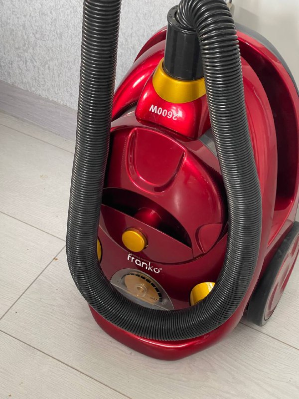 Franko 2600W Vacuum Cleaner 2