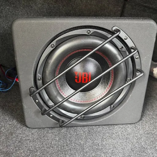 Сабвуфер JBL в машину