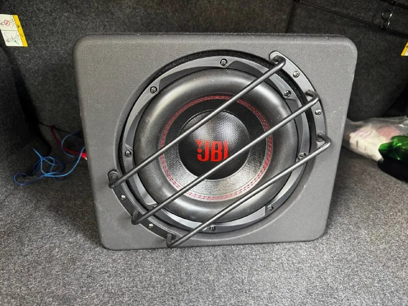 Сабвуфер JBL в машину 1