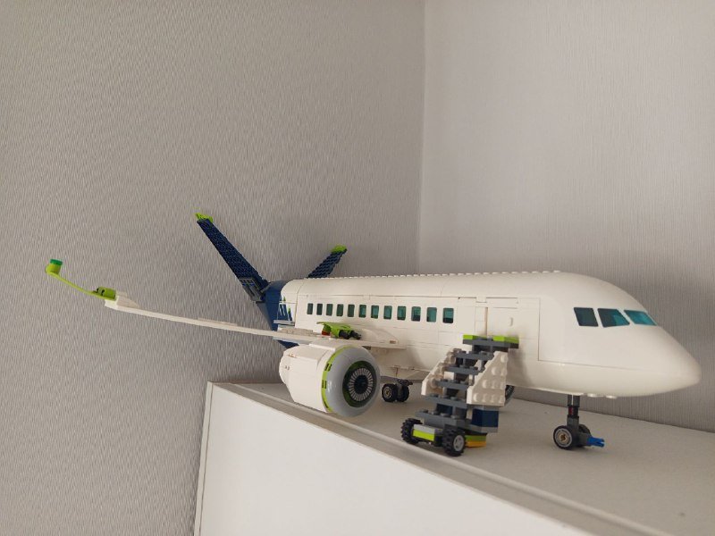 Лего: полицейский участок, машины, фотоаппарат, пожарная машина, Марвел, самолёт 8