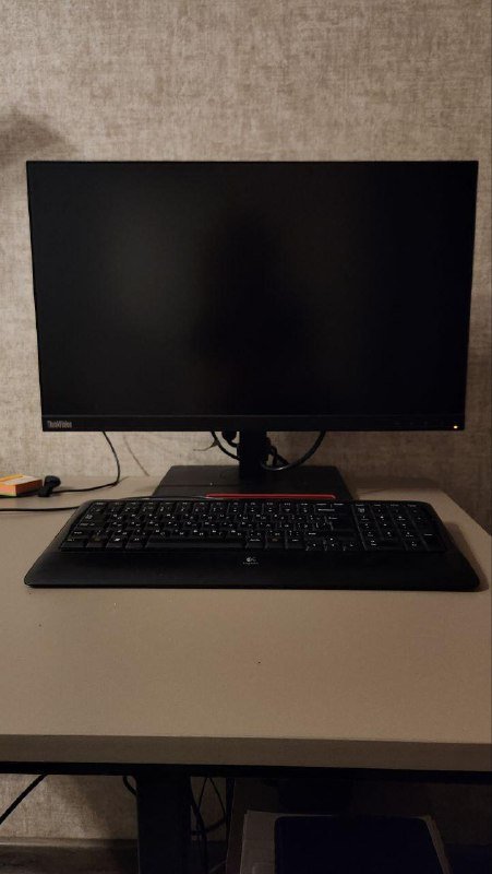 Монитор Lenovo Thinkvision p24h-20, бокалы, спортпит