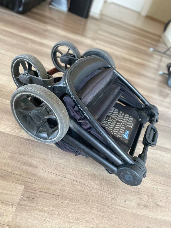 Детская складная коляска с дождевиком и муфтами 3