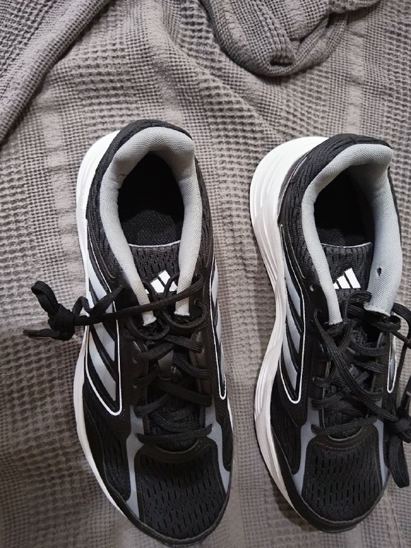 Кроссовки Adidas новые