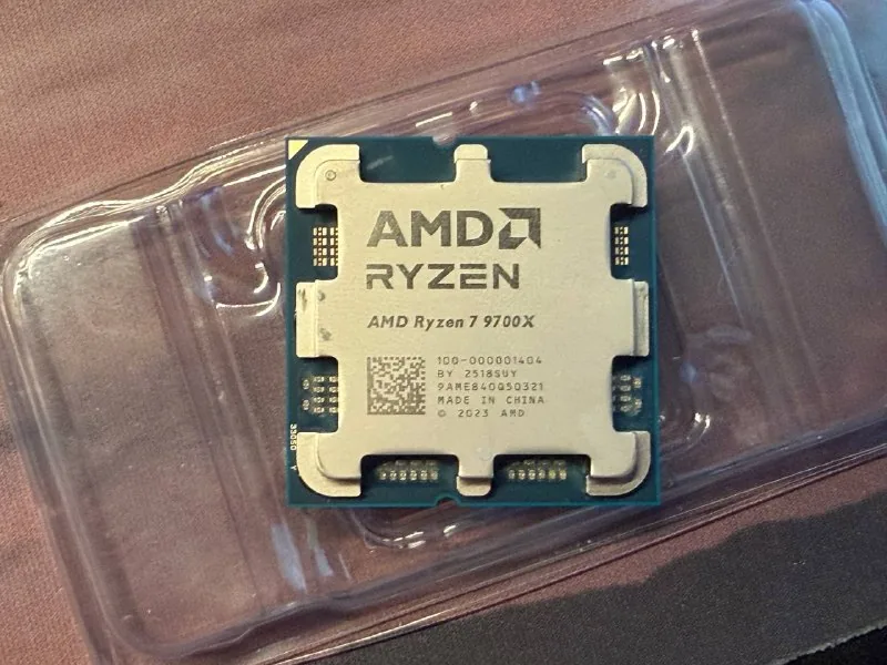AMD Ryzen 7 9700X 1