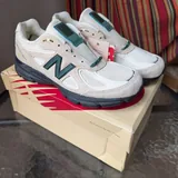 Кроссовки New Balance 990v4 1