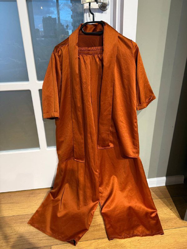 Тёплая рубашка оверсайз, Блуза TOPSHOP, Белая блуза с джинсовой вставкой, Джинсовка TOPSHOP, Платье голубое с белым H&M, Гавайка H&M, Костюм, Платье красное, Платье ZARA, Блуза белая H&M 7