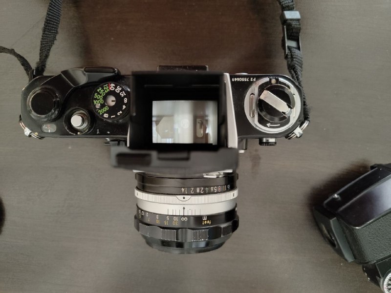 Фотоаппарат Nikon F2 с объективом Nikkor 50mm 1.4 и шахтой 4
