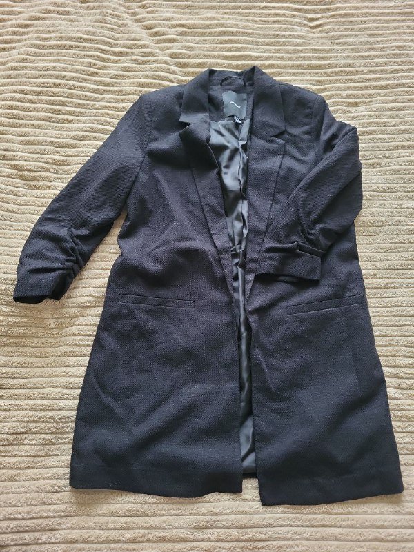 Белая накидка кофта, чёрное пальто, повязки на голову, белая байка, чёрная рубашка, пиджак, серое платье, байка платье 2