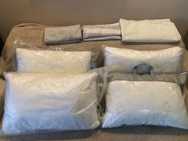 4 подушки с бамбуковым наполнителем, 4 наволочки, 1 пододеяльник