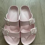 Шлёпанцы Miniso, сандалии Crocs, лонгслив Nike, комплект Koton 1