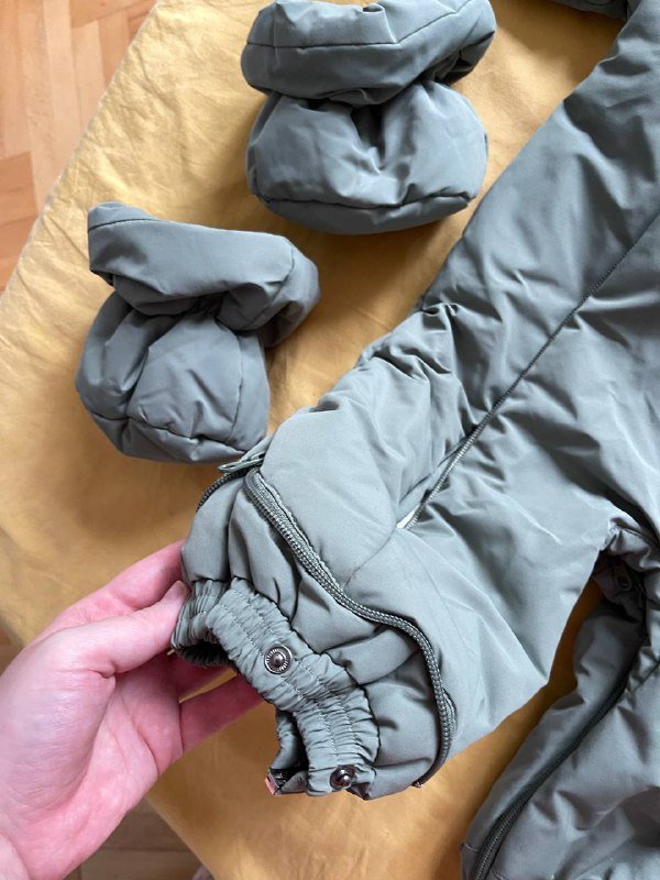 Два зимних комбинезона для малышей мальчика и девочки 2