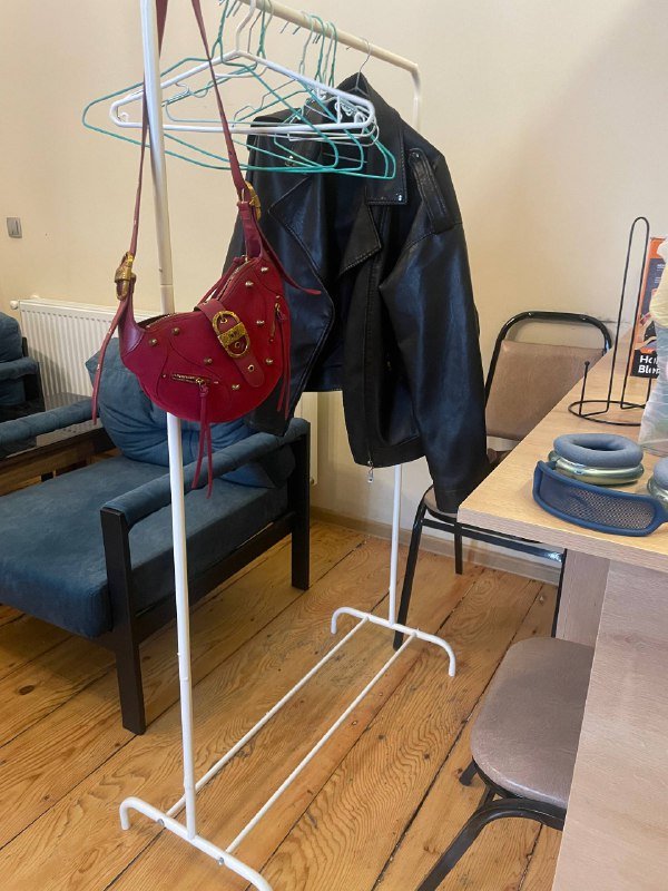 Коврик для йоги, рейл для одежды, браслеты, бинты, кубики для йоги, посуда, кухонные принадлежности, весы кухонные, блендер, массажные тапки, двуспальный матрас 3