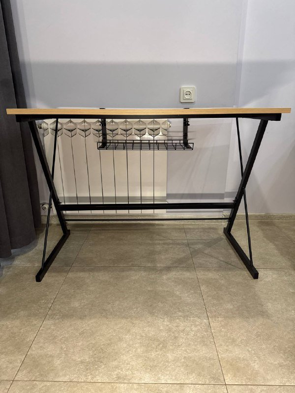 Компьютерный стол 100х60, высота 74 см 2