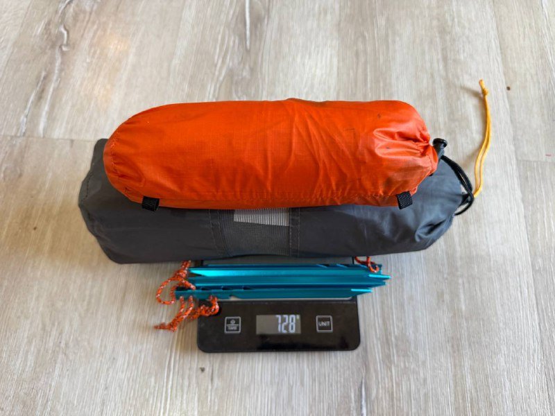 Весы напольные, палатка Freetime Isis 2 DLX, коврик Mammut Ultralight, массажер Theragun WaveSolo, пульсомер Garmin HRM-3 4