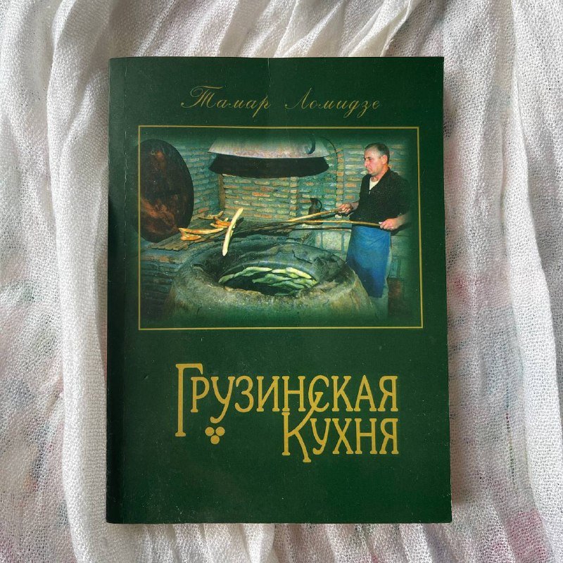 Книги разных авторов, включая Макс Фрай, Брэдбери, Степнова, Пелевин, Гоголь 3