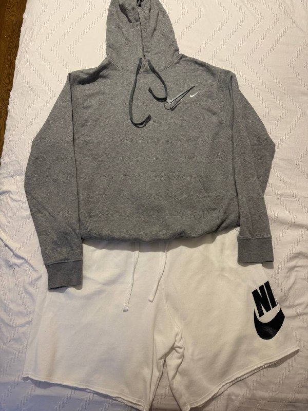 костюм Armani, костюм Hugo, футболки, кофта Nike, шорты 7