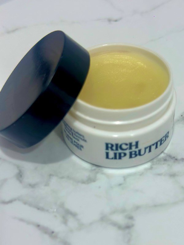 Помада Givenchy, масло для губ Victoria's Secret, La Mer, тени для век 6