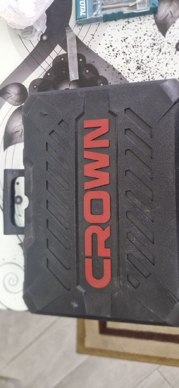 Инструменты, перфоратор, лобзик, шуруповерт, отвертки, камни, удлинители