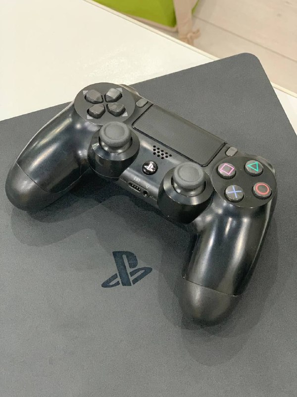 PlayStation 4 Slim 1TB with 4 games and controllers 3