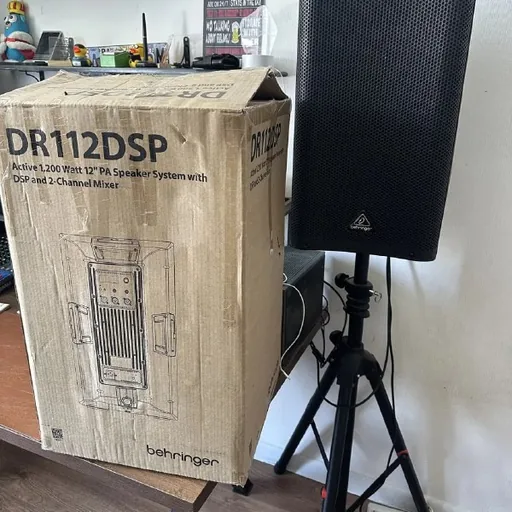 Пара активных колонок Behringer DR112DSP, стойки
