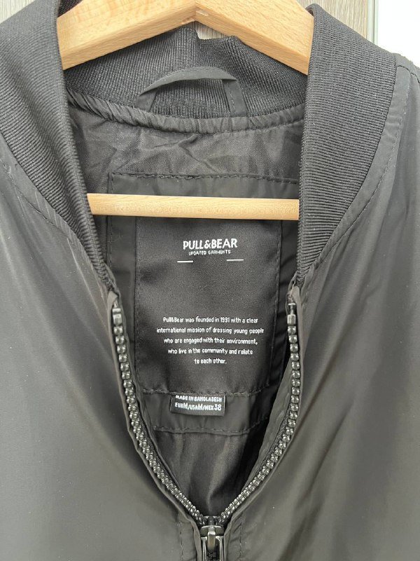 Бомбер чёрный Pull&bear размер M 3