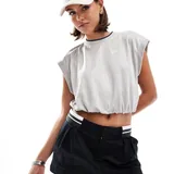 Чёрные и серые спортивные топы adidas и Nike 4