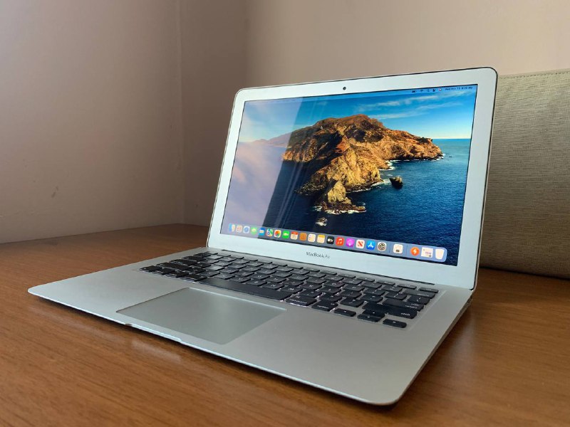 MacBook Air 13.3” (2017), 8 ГБ ОЗУ, SSD 128 ГБ 2