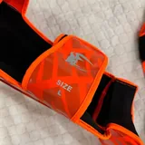 Щитки Venum и боксёрские перчатки VELO 3
