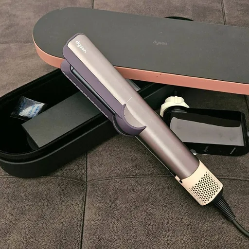 Dyson Airstrait
